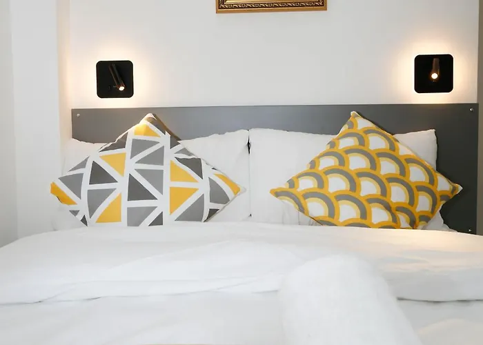 New Luxury Apartments In Central London Next To Shops, Cafes, Bars & Metro