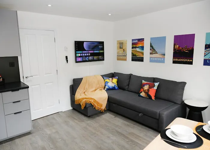 New Luxury Apartments In Central London Next To Shops, Cafes, Bars & Metro