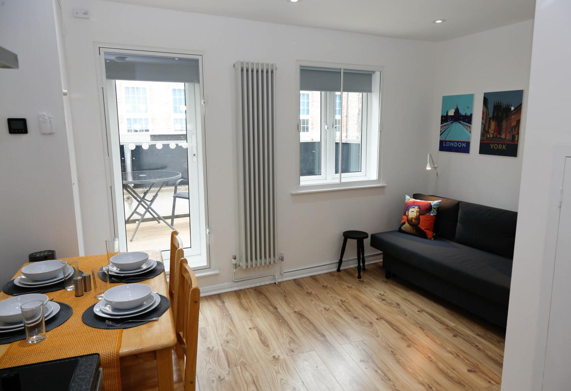 New Luxury In Next To Shops, Cafes, Bars & Metro