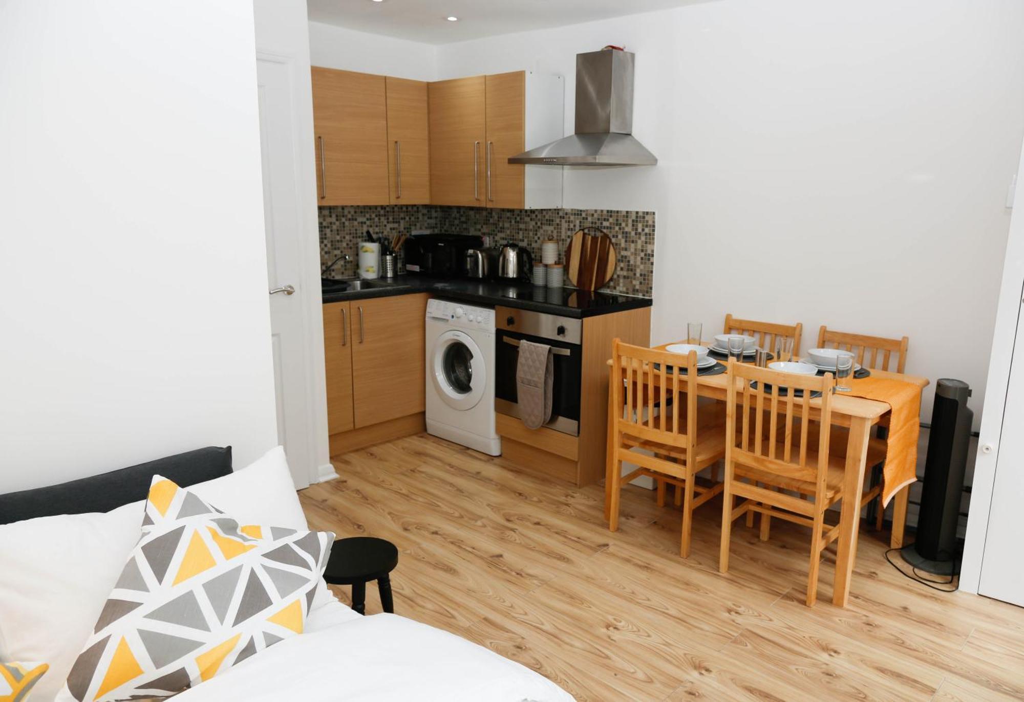 Apartment New Luxury In Next To Shops, Cafes, Bars & Metro London