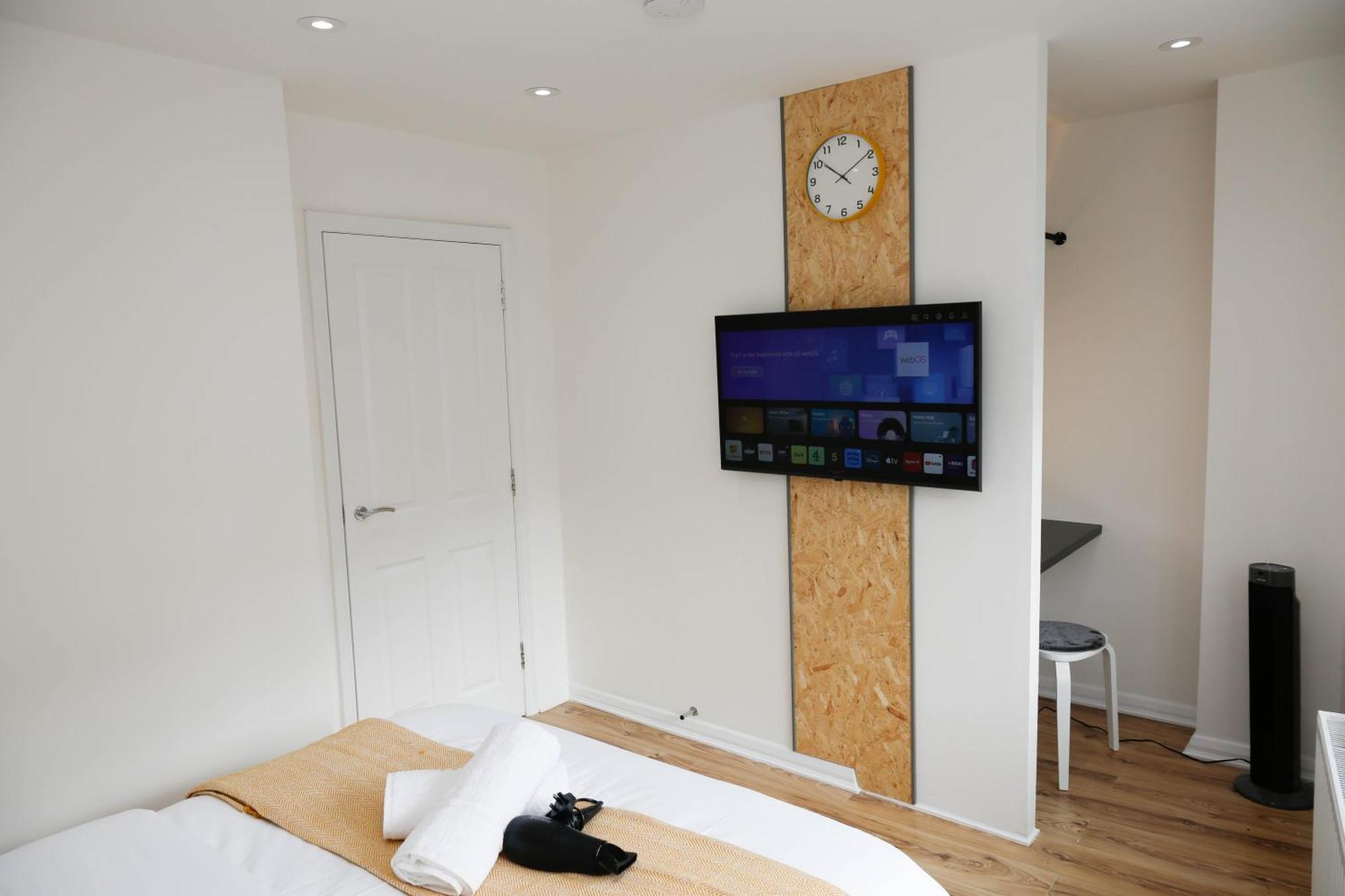 Apartment New Luxury In Next To Shops, Cafes, Bars & Metro