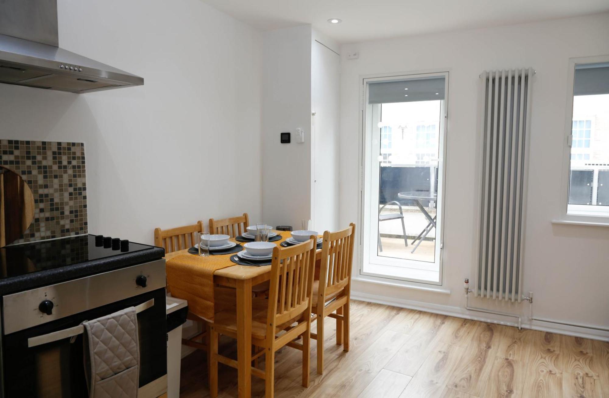 New Luxury In Next To Shops, Cafes, Bars & Metro * London