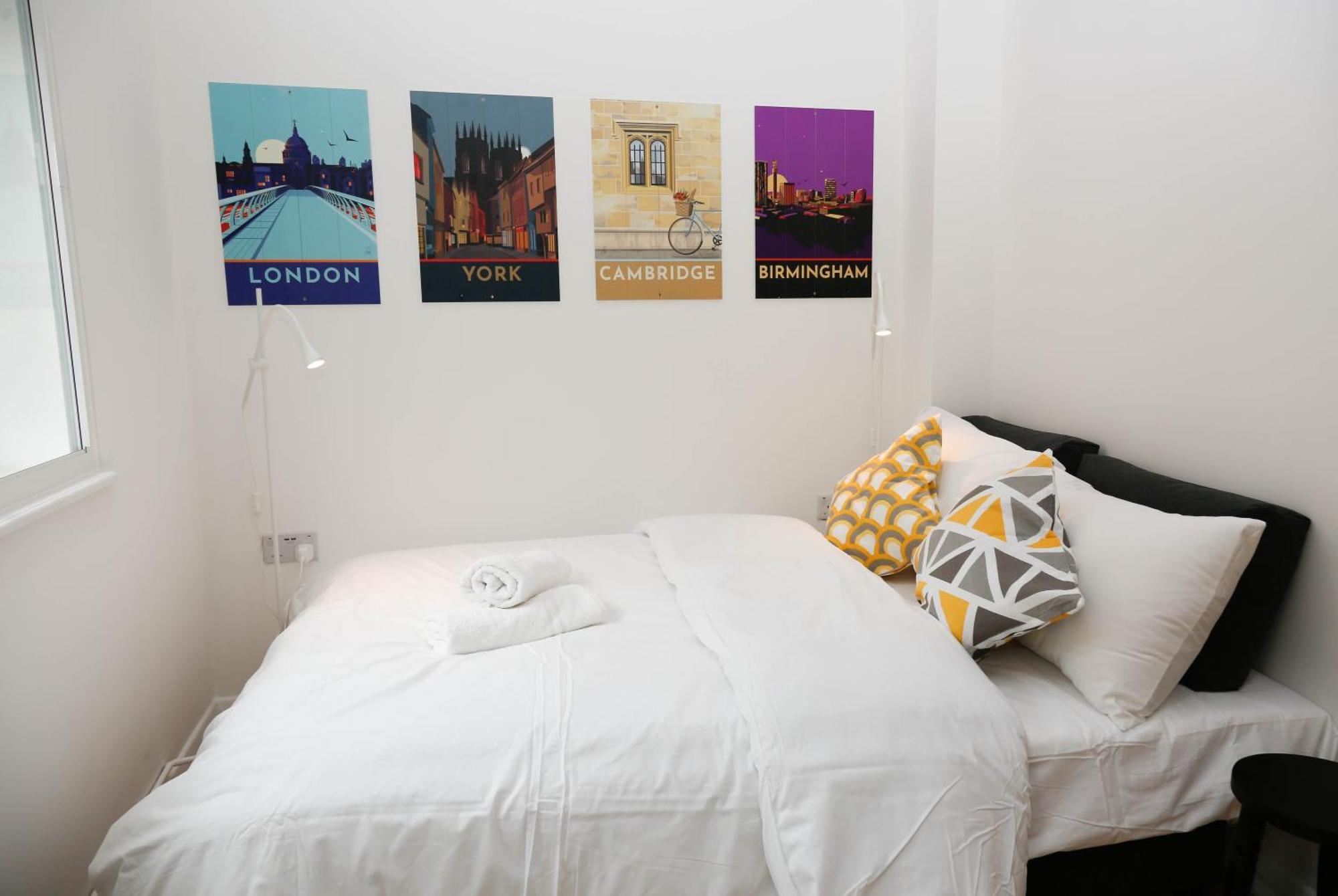 New Luxury In Next To Shops, Cafes, Bars & Metro Apartment London