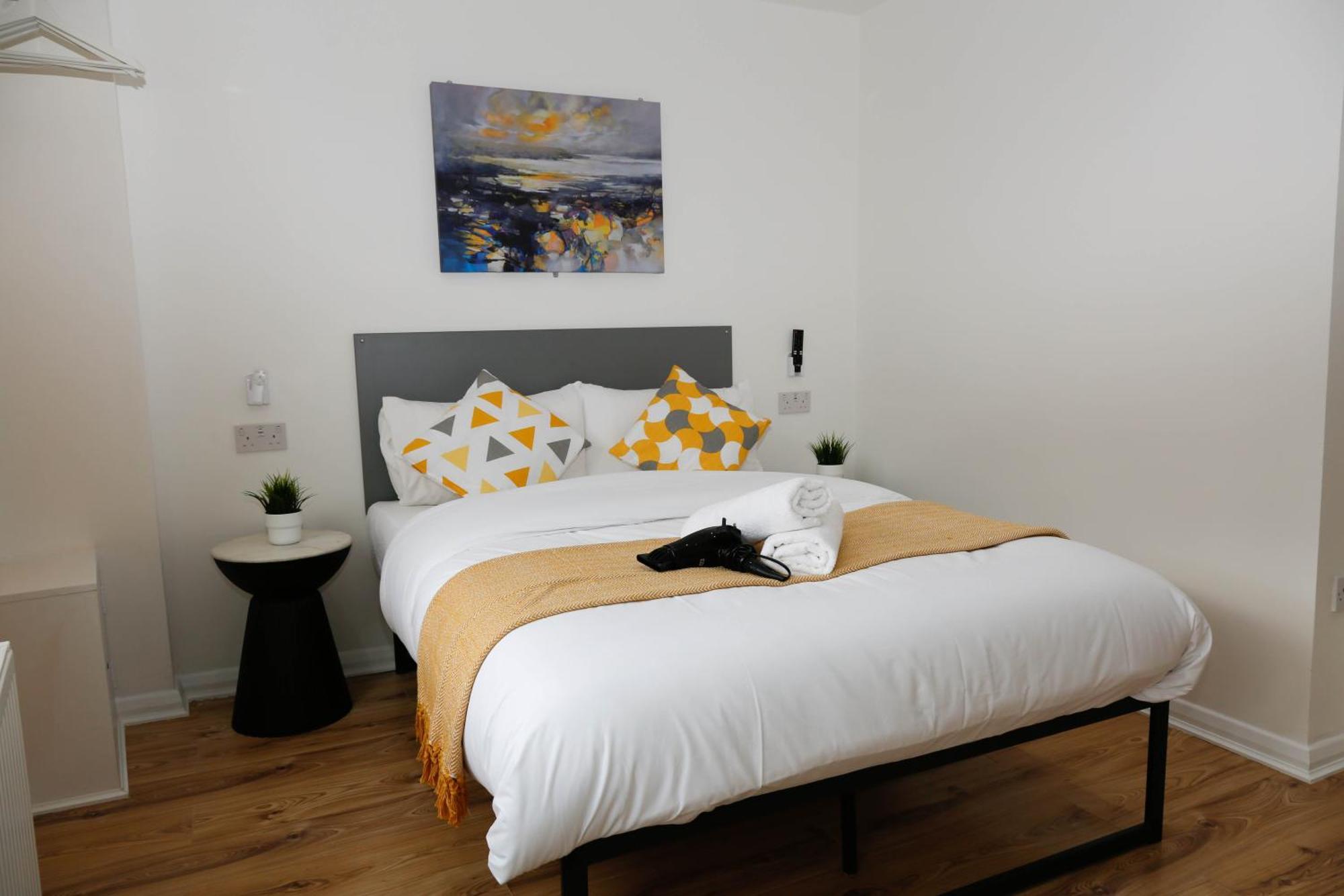 New Luxury In Next To Shops, Cafes, Bars & Metro *