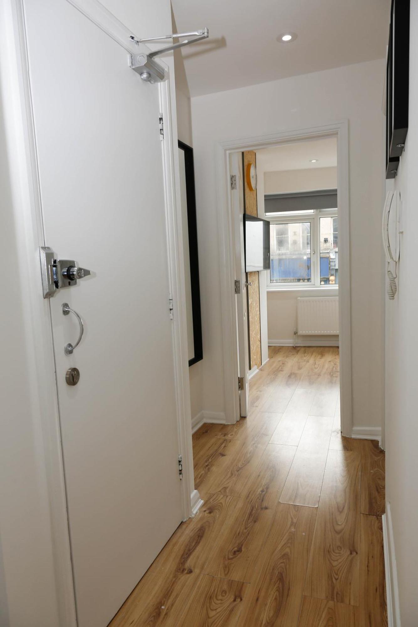 New Luxury In Next To Shops, Cafes, Bars & Metro