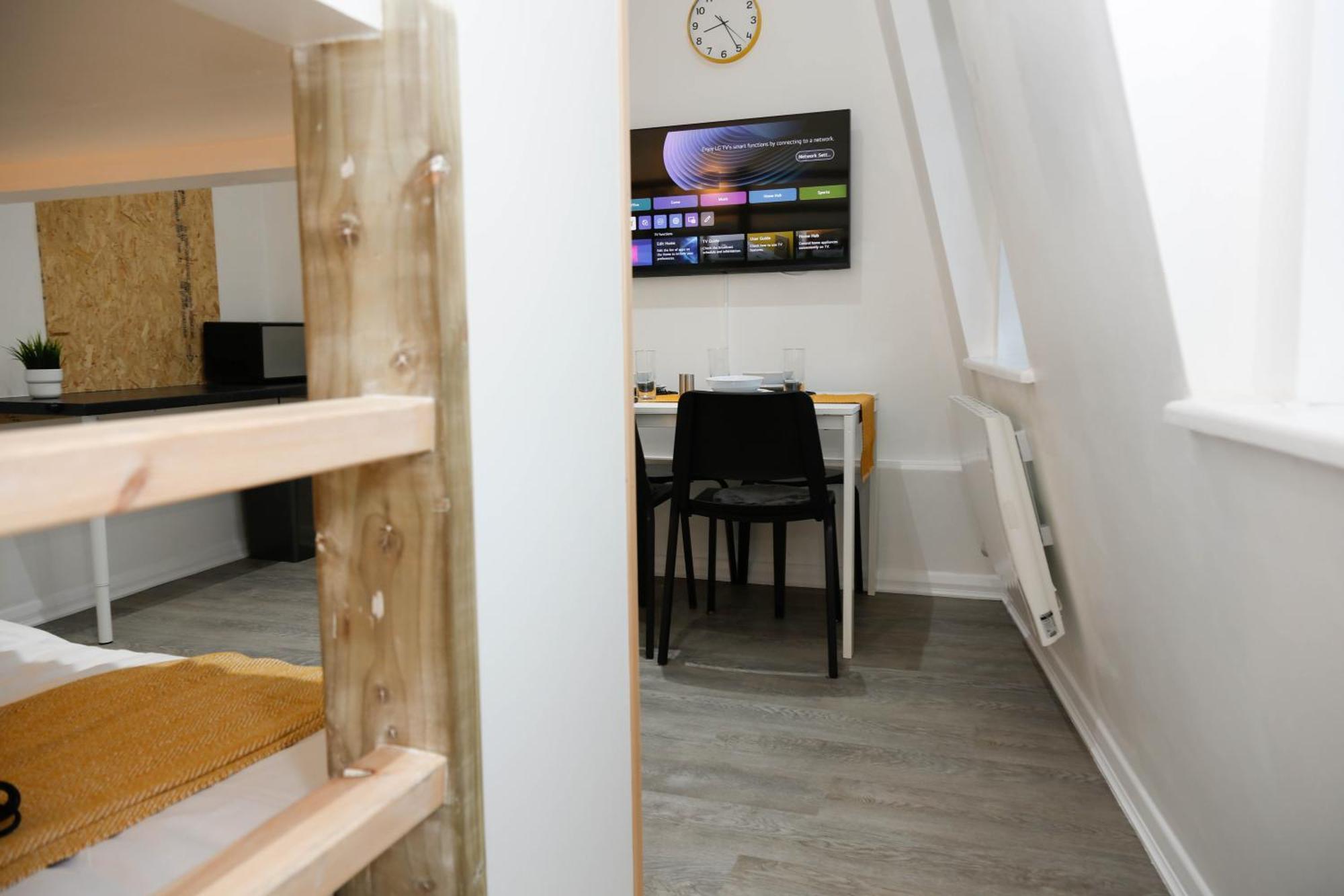 New Luxury In Next To Shops, Cafes, Bars & Metro