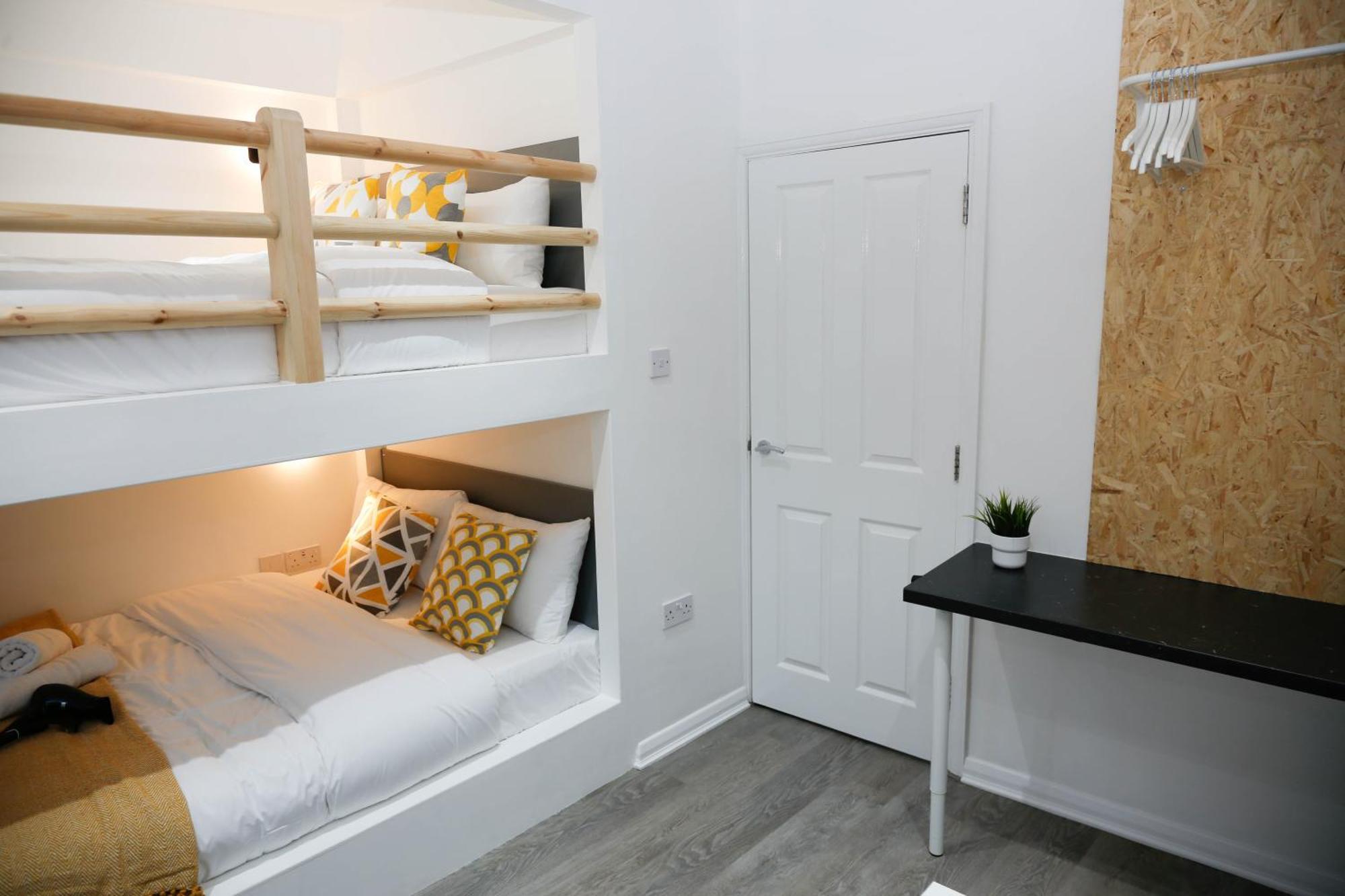 Apartment New Luxury In Next To Shops, Cafes, Bars & Metro