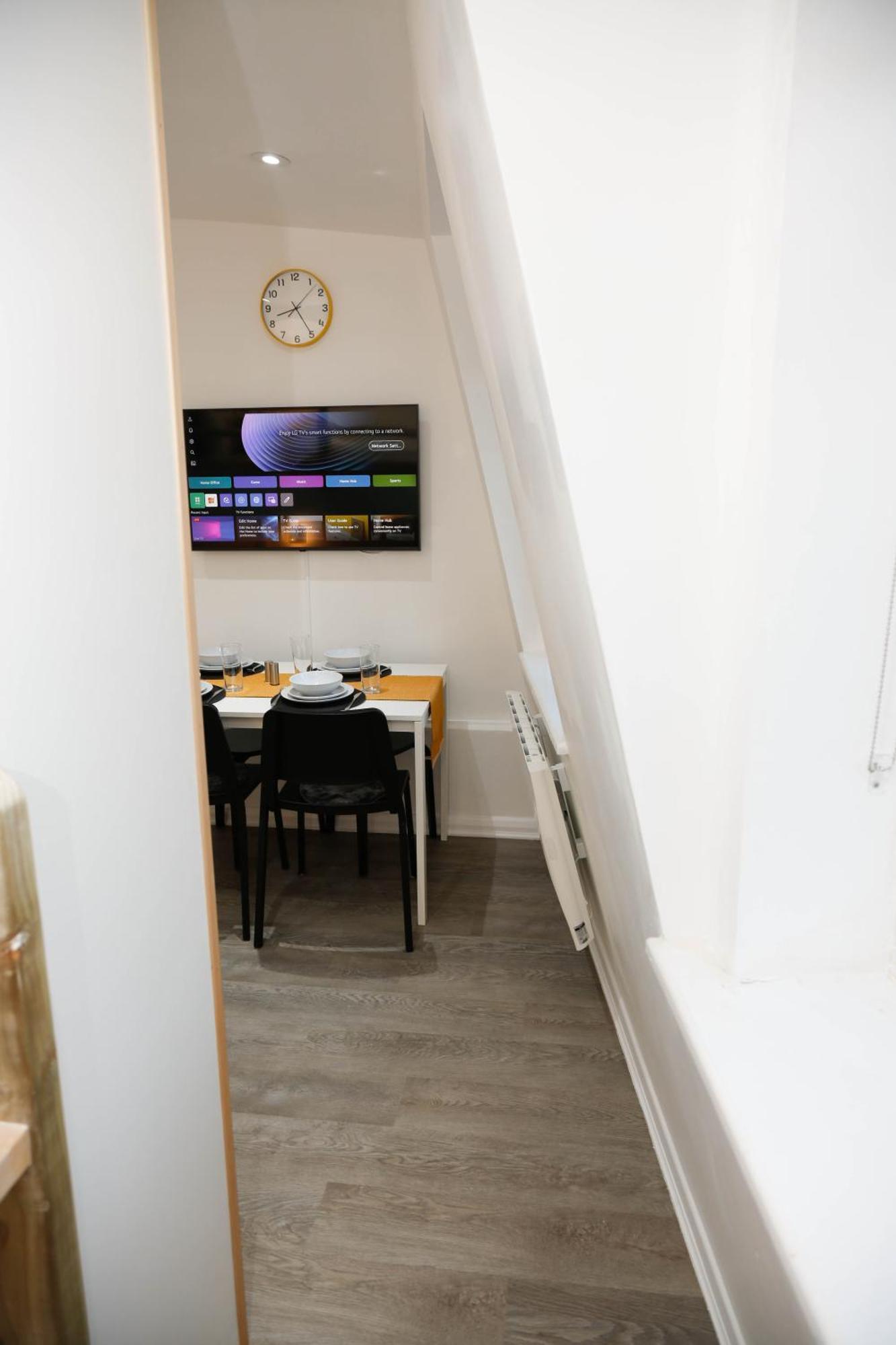 Apartment New Luxury In Next To Shops, Cafes, Bars & Metro