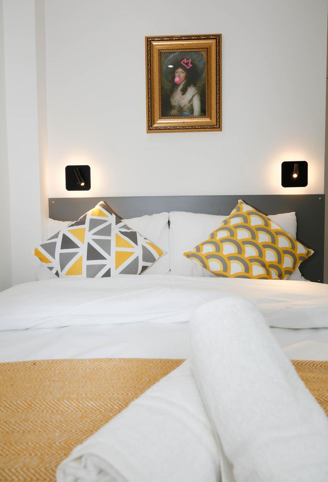 New Luxury In Next To Shops, Cafes, Bars & Metro London
