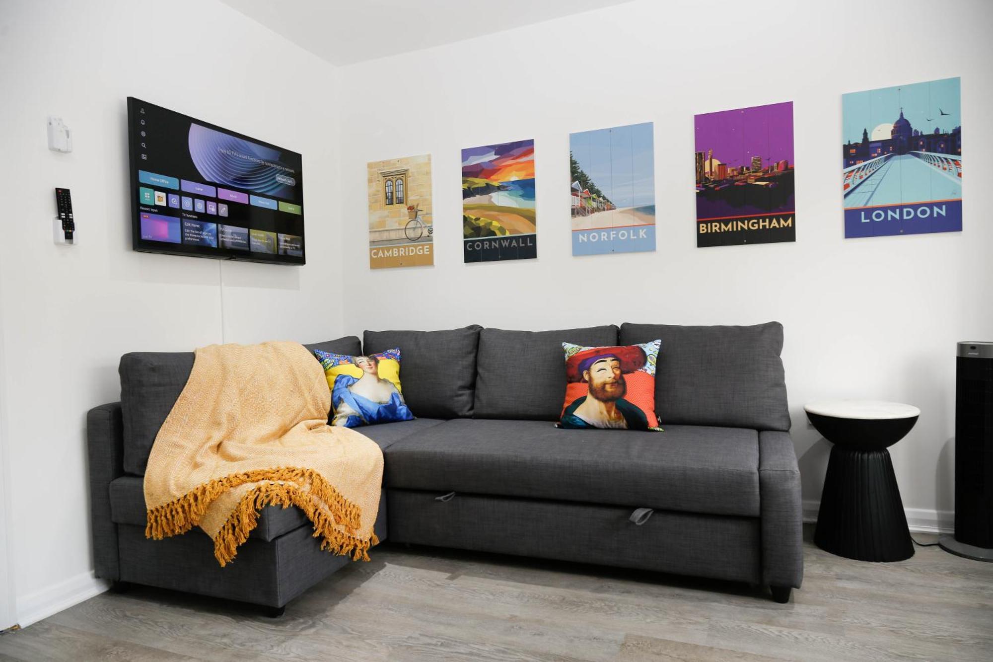New Luxury In Next To Shops, Cafes, Bars & Metro Apartment *