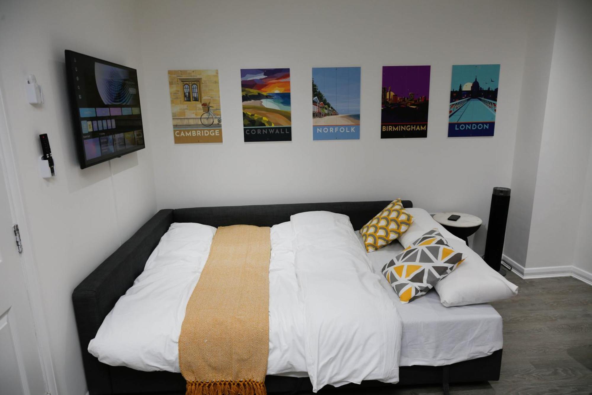 New Luxury In Next To Shops, Cafes, Bars & Metro *